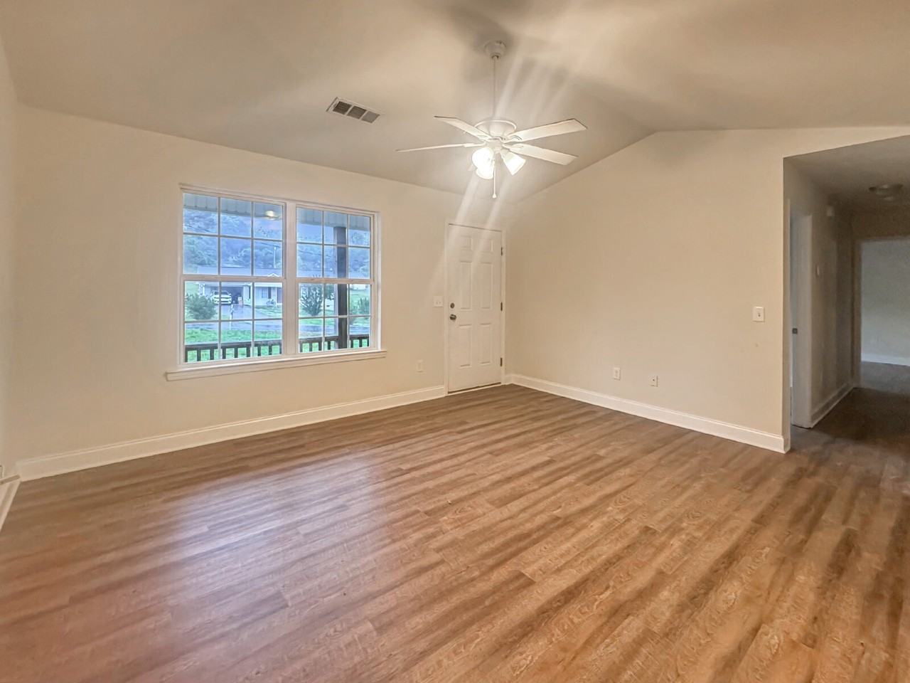 4045 Oliver Dr - Photo 7 of 8