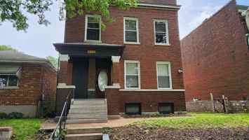 featured image of 4116 E Iowa Ave