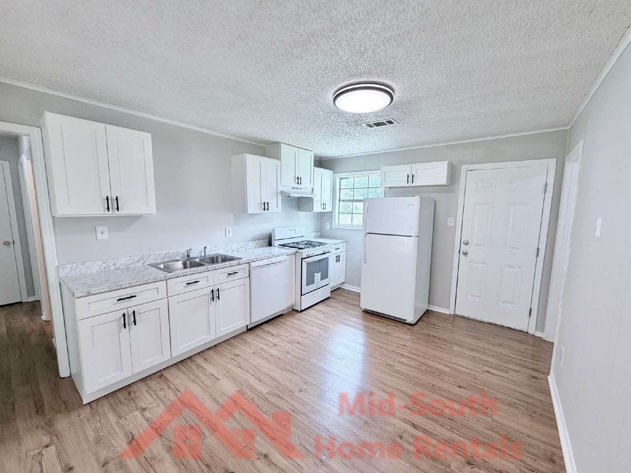 4011 Double Tree Rd - Photo 5 of 23