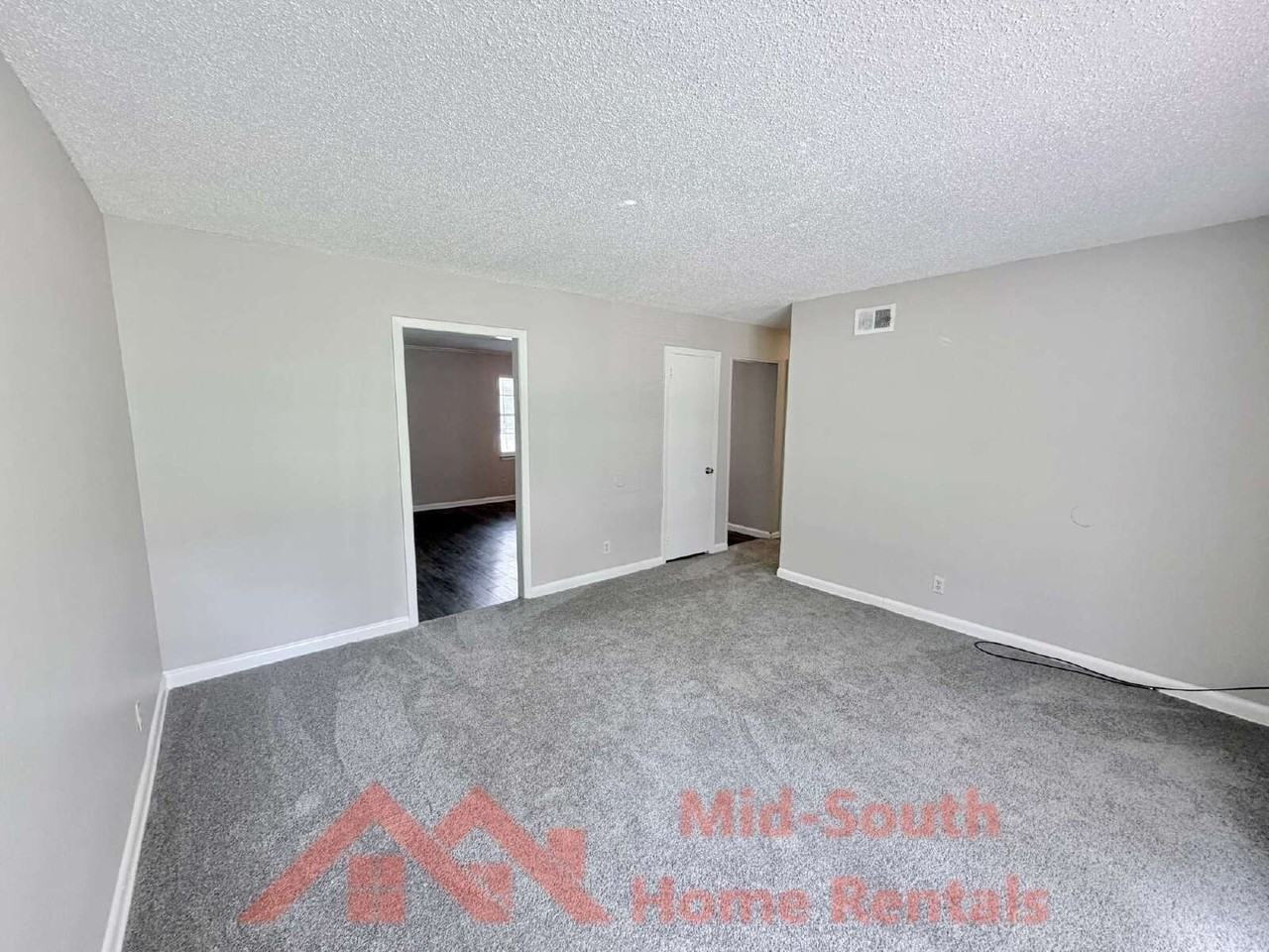 3191 Parham St - Photo 4 of 23