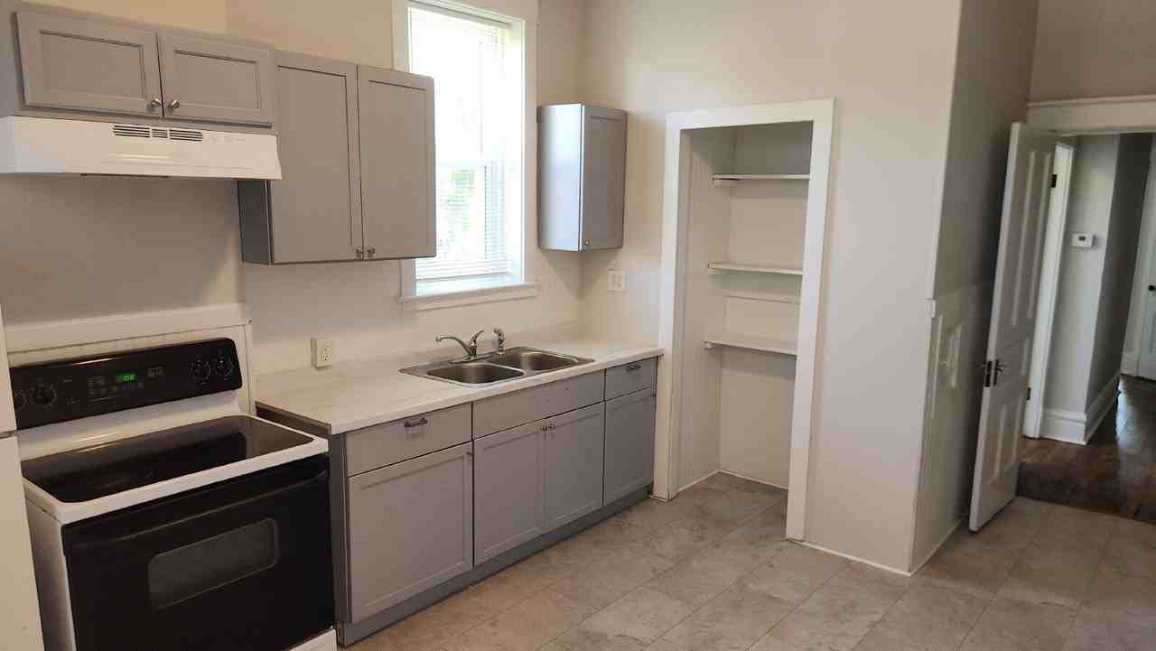 3721 Iowa Ave - Photo 6 of 20