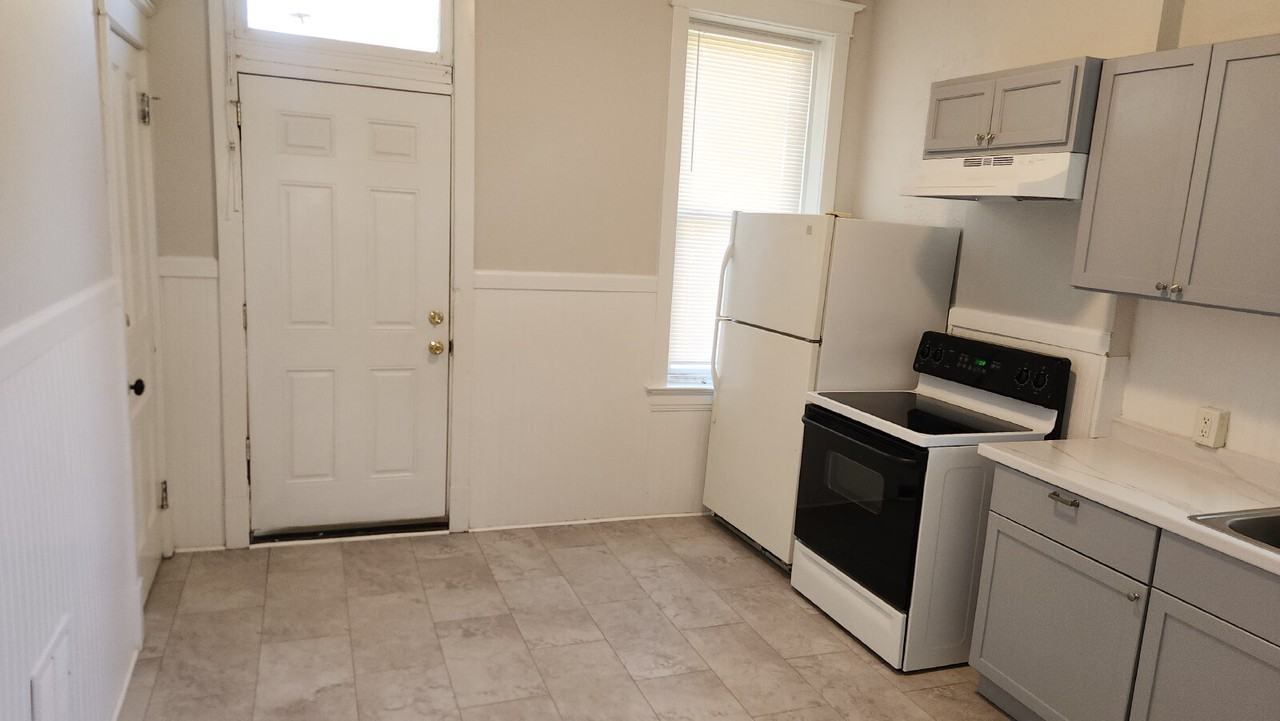 3721 Iowa Ave - Photo 7 of 20