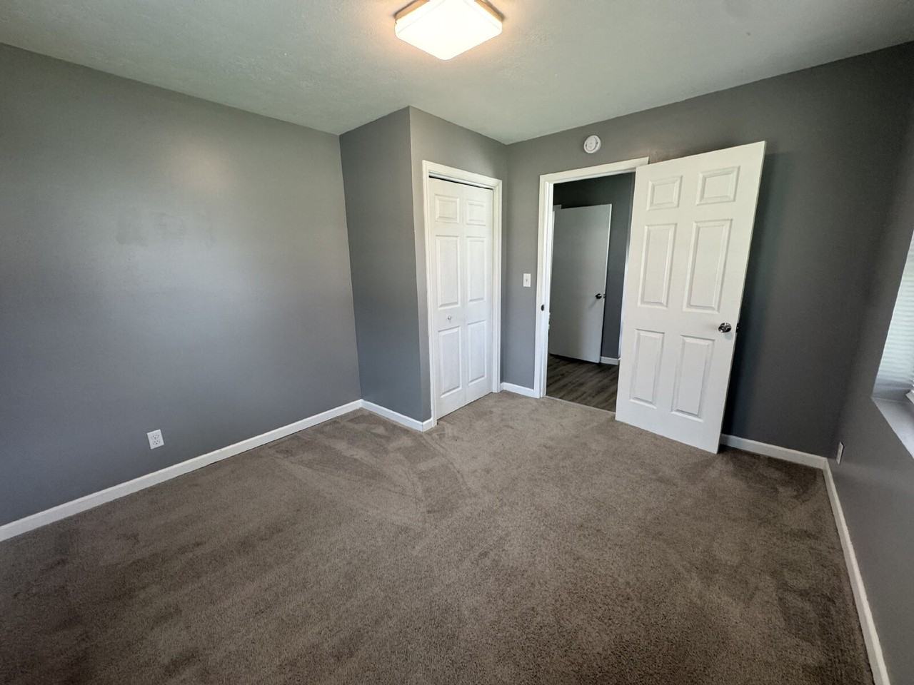 2927 S Glenwood Ave - Photo 5 of 20