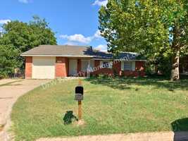 featured image of 2709 Nw Hilltop Dr