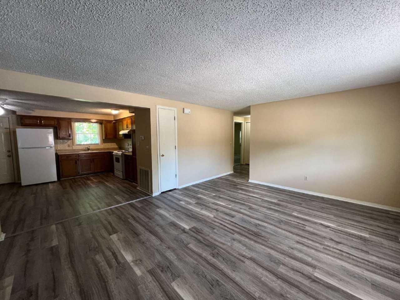 902 Evergreen St - Photo 2 of 17