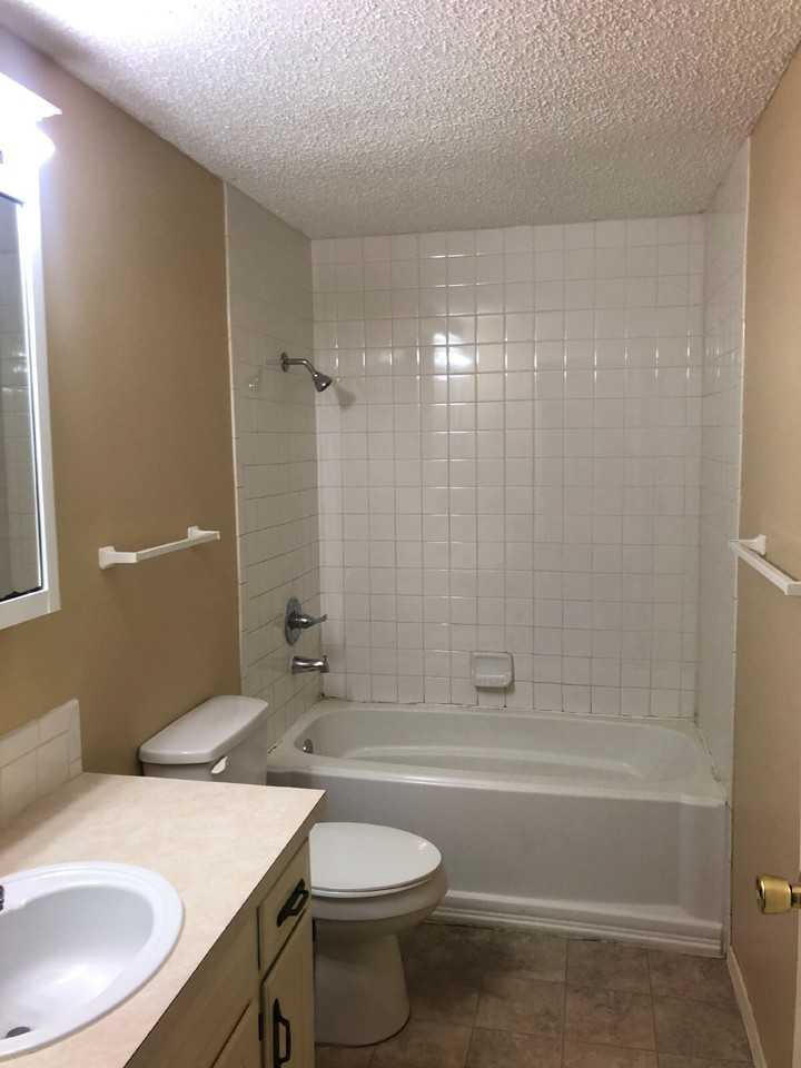 902 Evergreen St - Photo 3 of 17