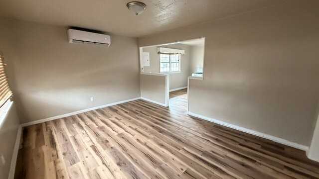 2908 S Portland Ave - Photo 2 of 16