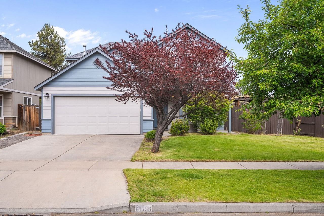 61095 Borden Dr - Photo 2 of 26