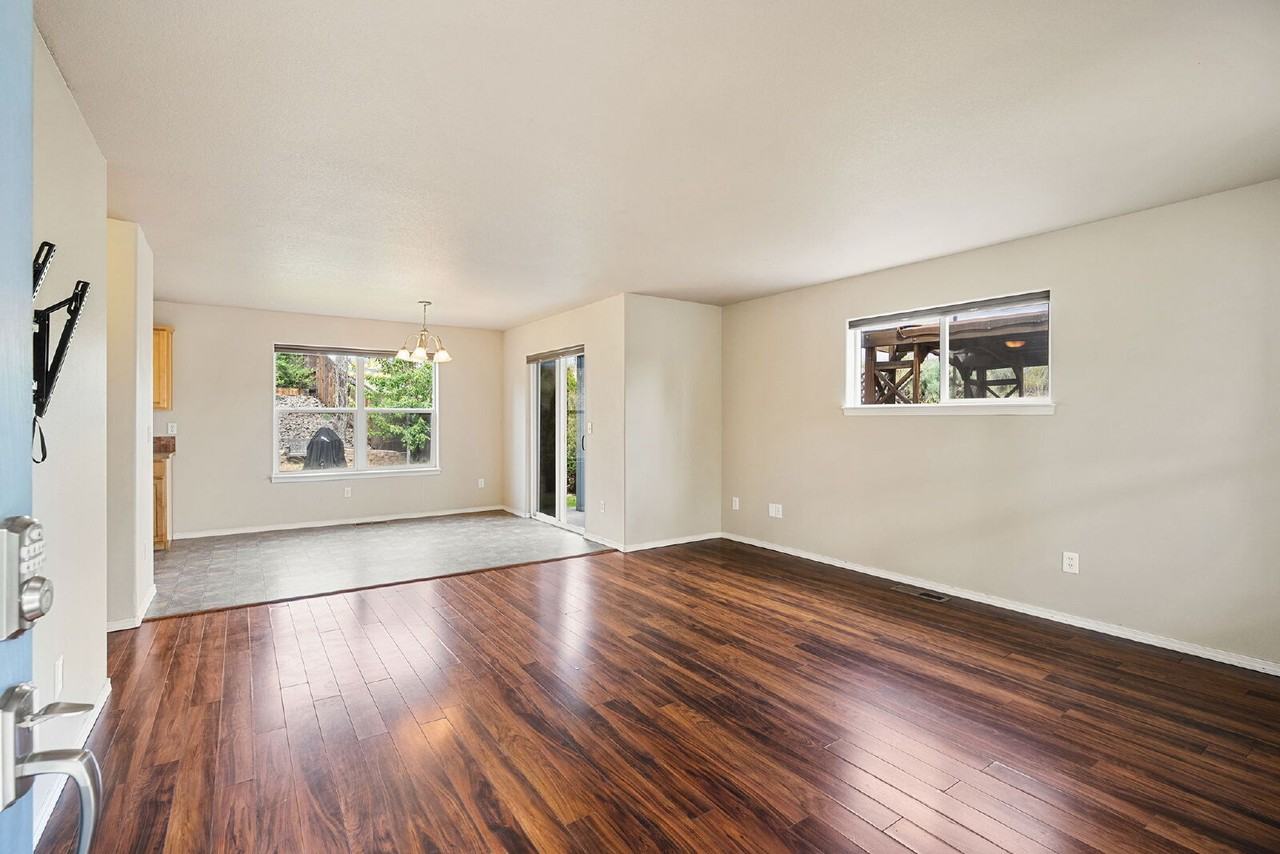 61095 Borden Dr - Photo 4 of 26