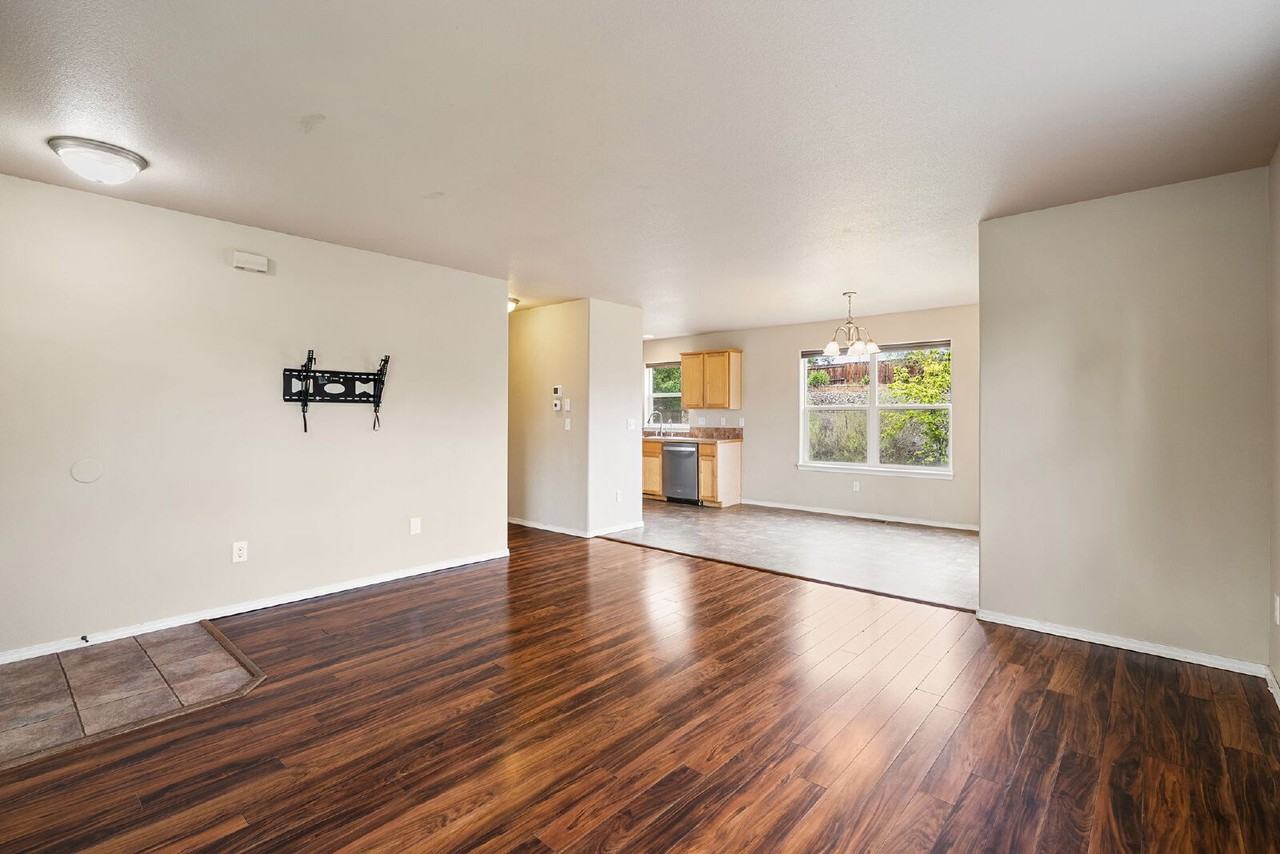 61095 Borden Dr - Photo 5 of 26