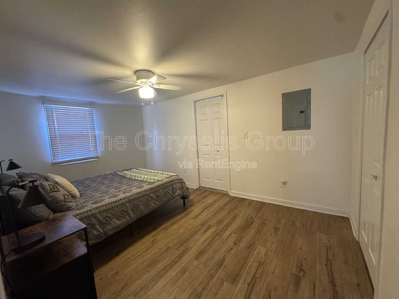 110 E Superior St - Photo 3 of 7