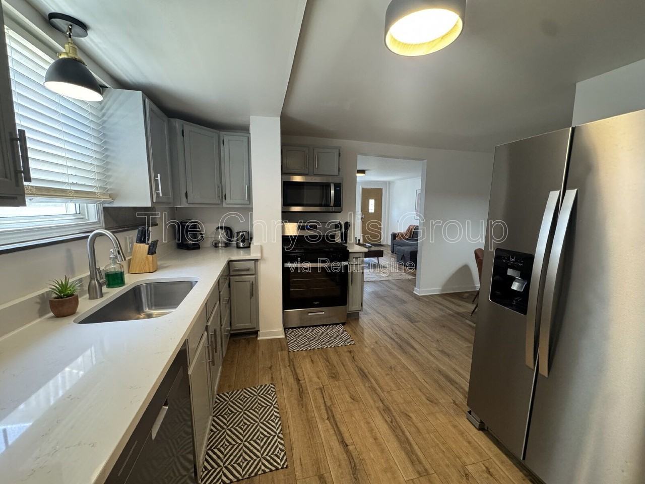 110 E Superior St - Photo 4 of 7