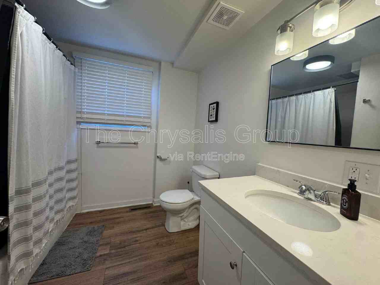 110 E Superior St - Photo 5 of 7