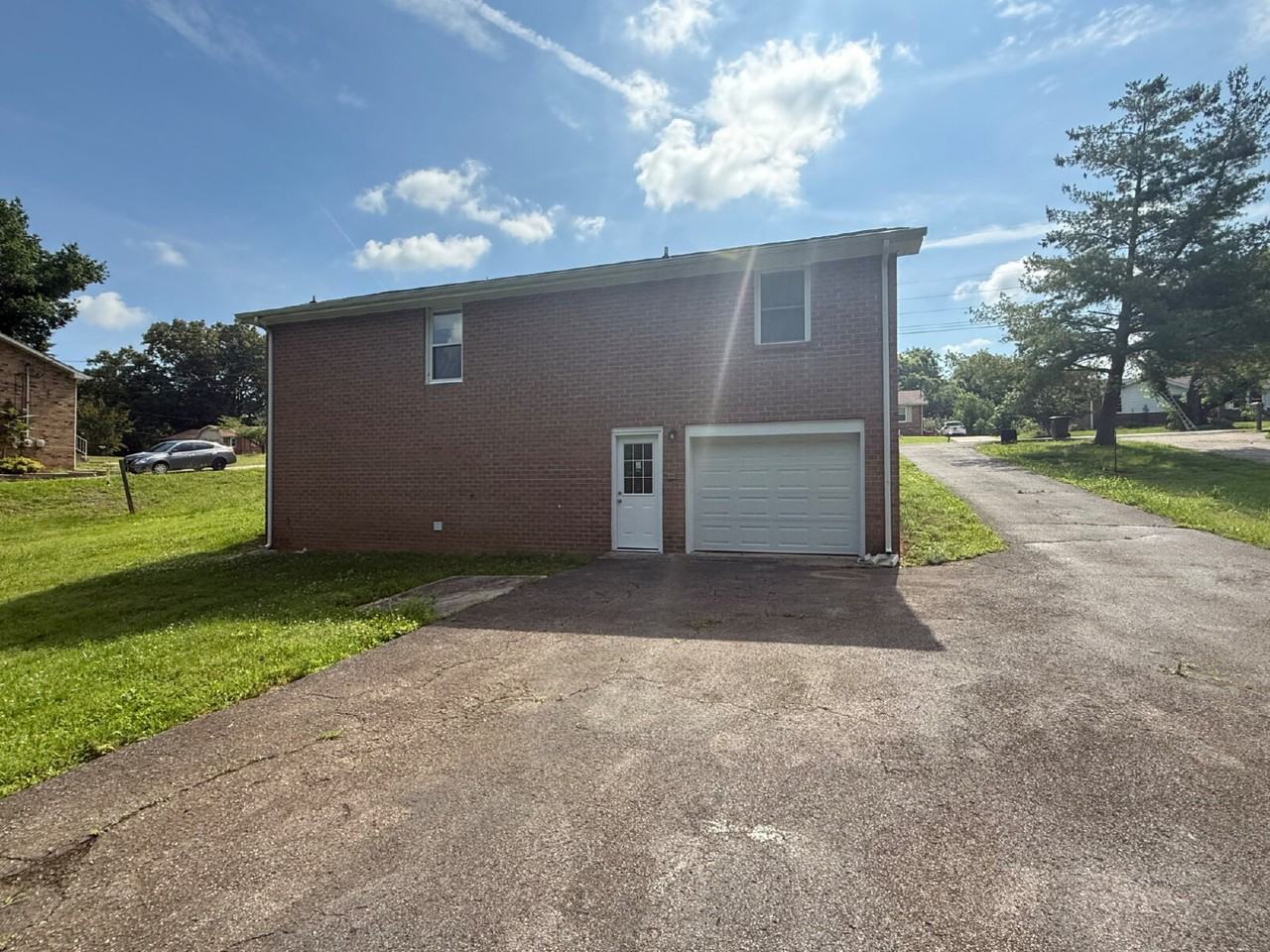 1318 Courtney Dr - Photo 2 of 18