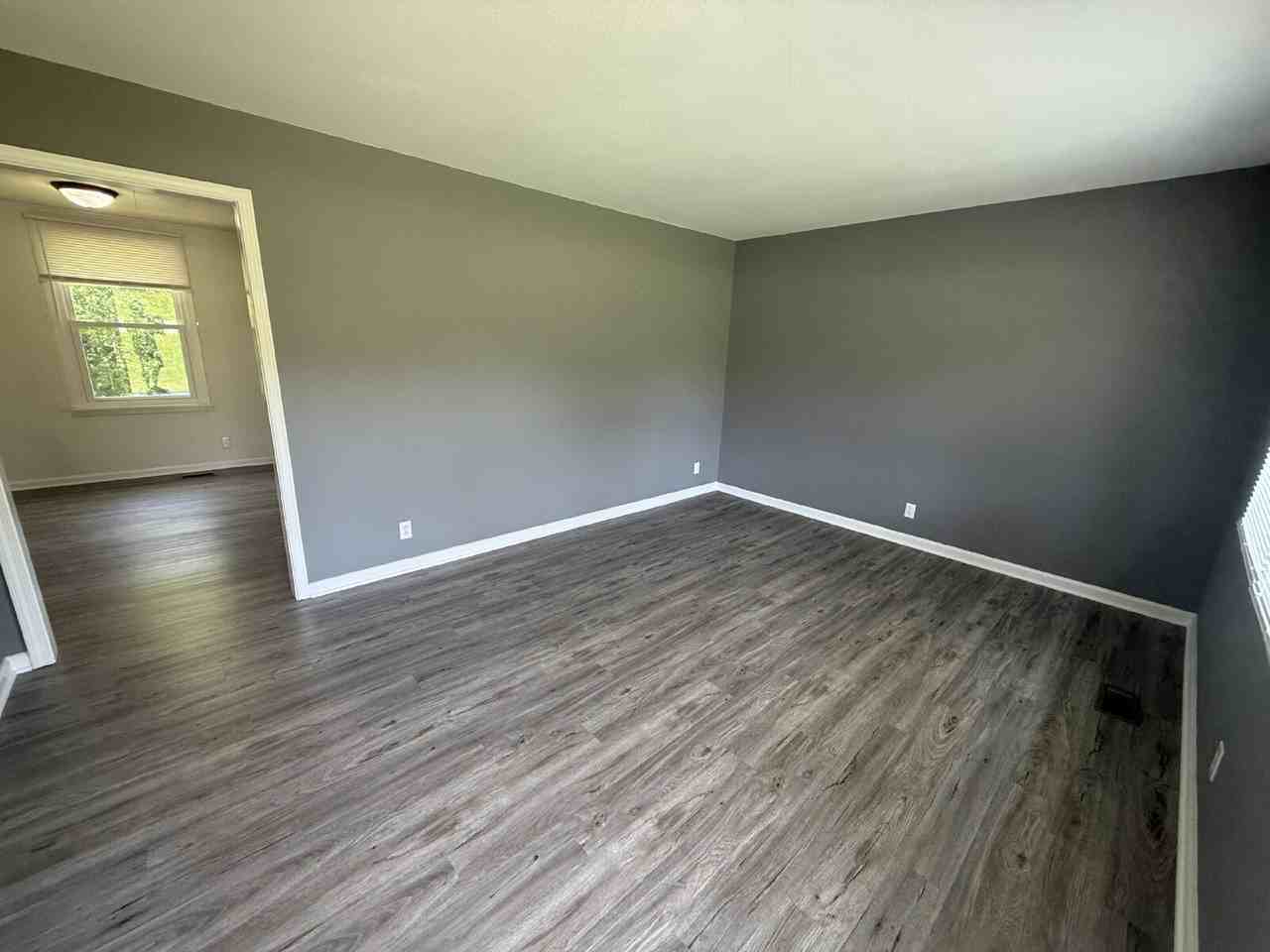 1318 Courtney Dr - Photo 3 of 18