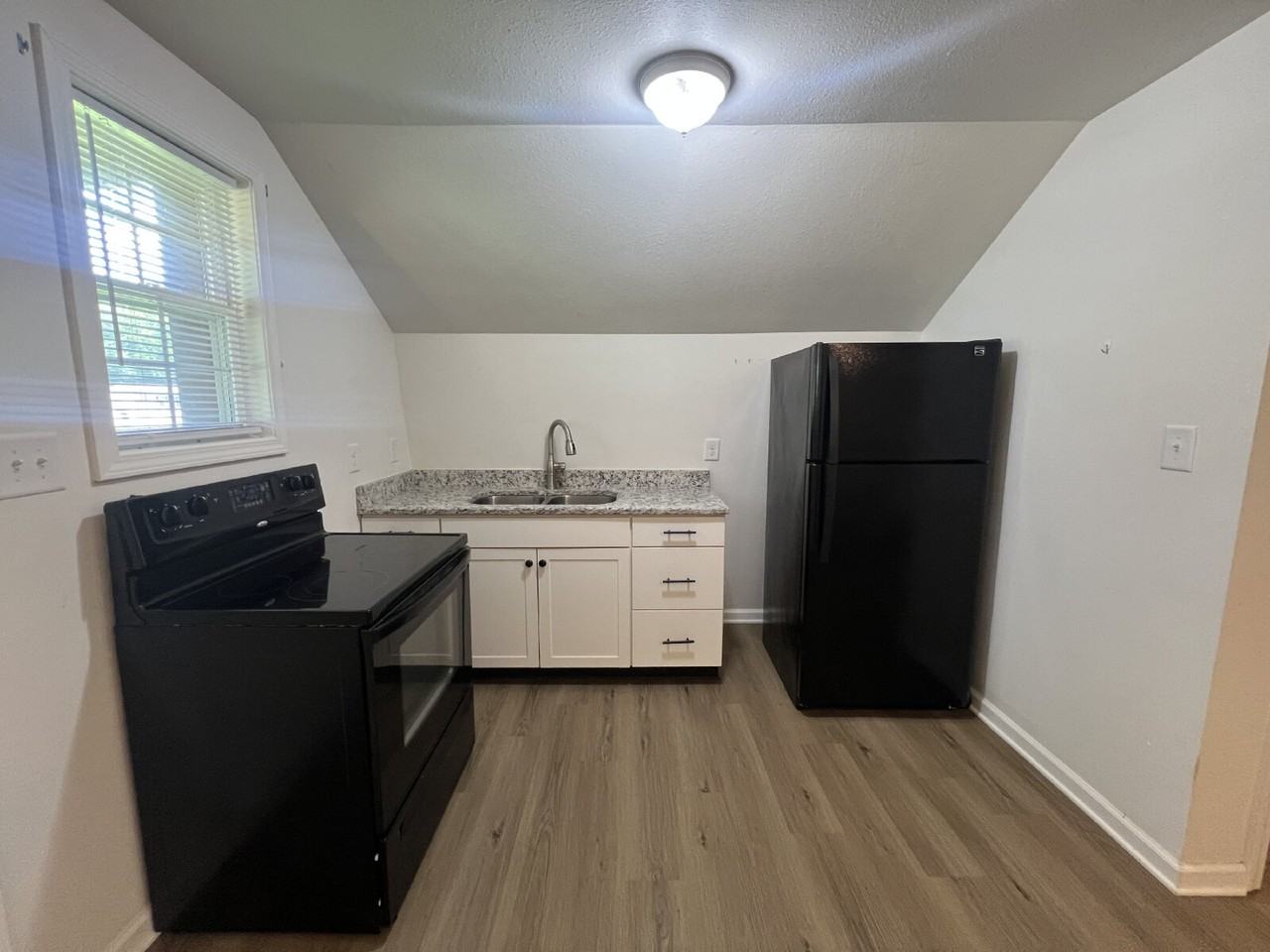 1005 Ross Ln - Photo 7 of 19