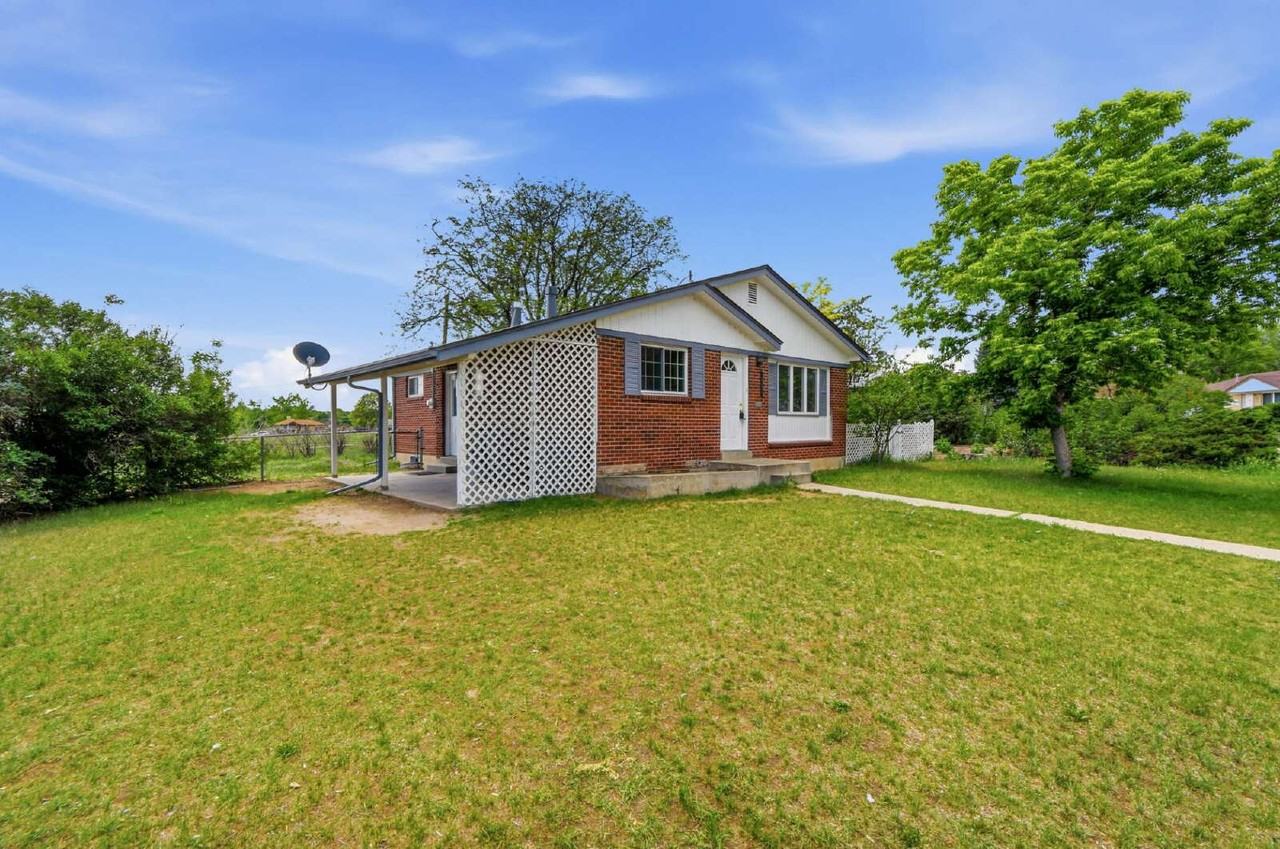 10712 Loren Ln - Photo 2 of 34