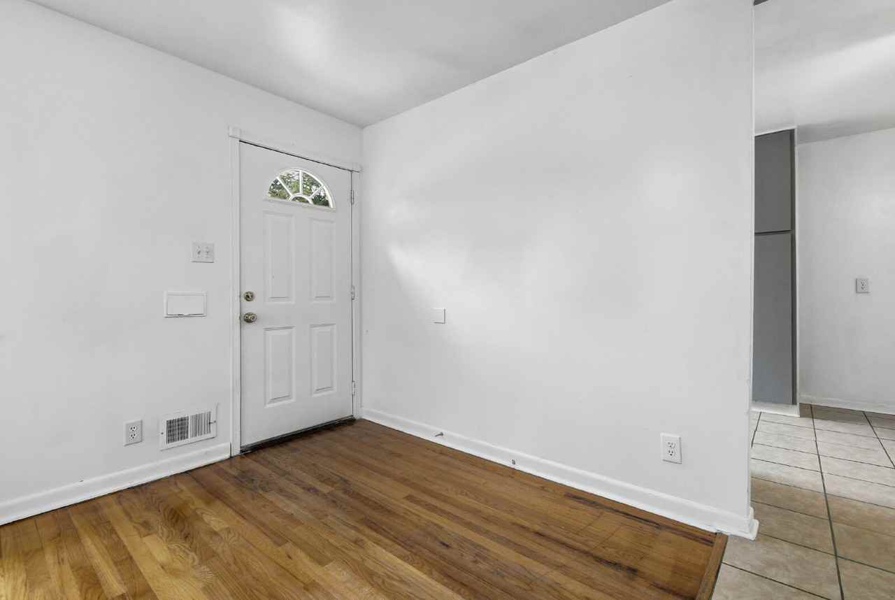 10712 Loren Ln - Photo 5 of 34