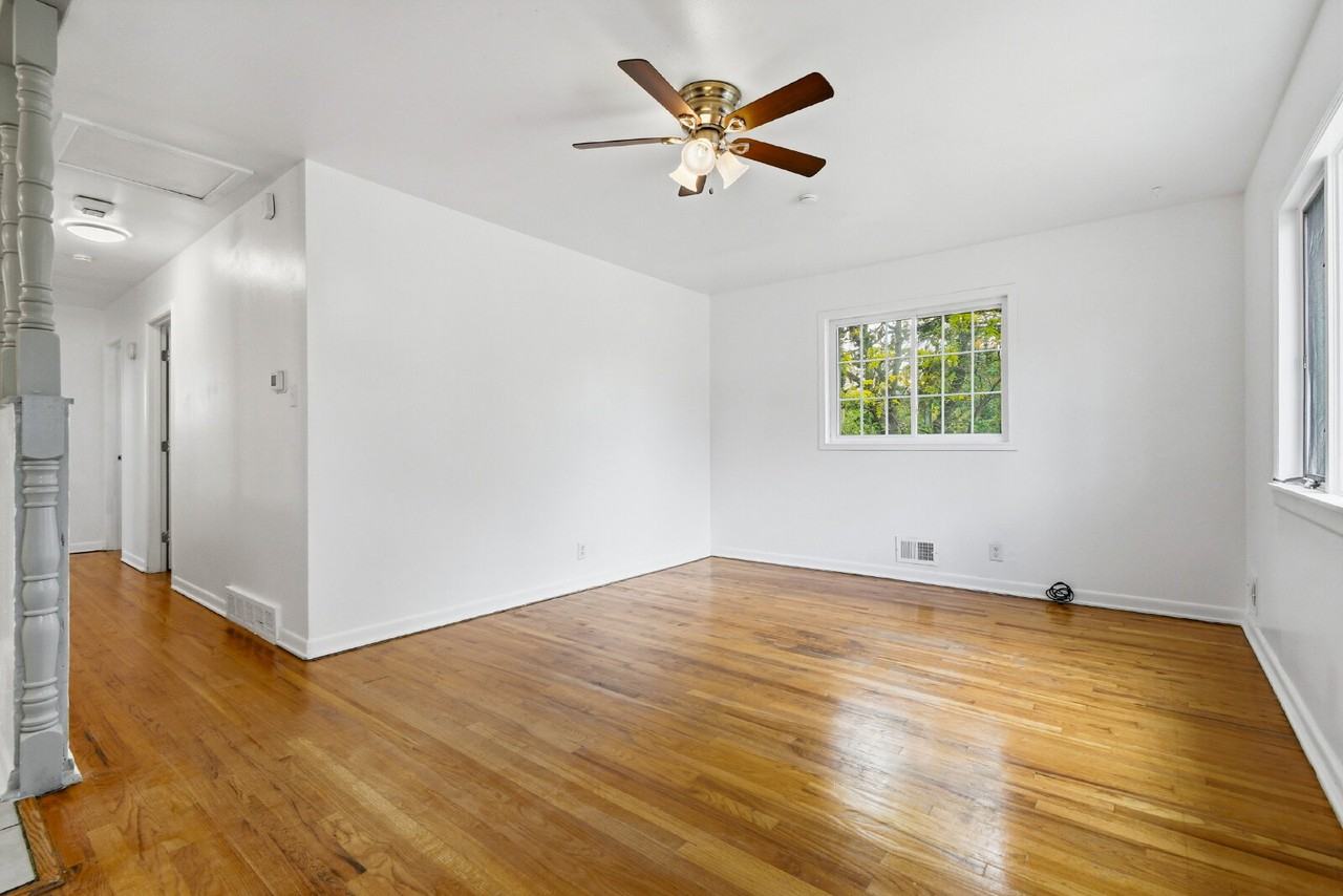 10712 Loren Ln - Photo 6 of 34