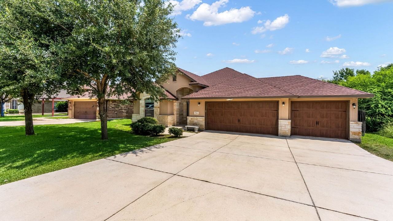 15606 Fox Ln - Photo 2 of 22