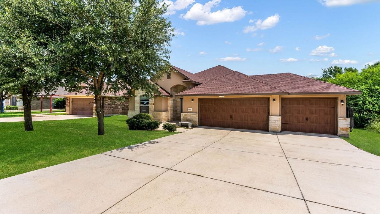 15606 Fox Ln - Photo 3 of 22