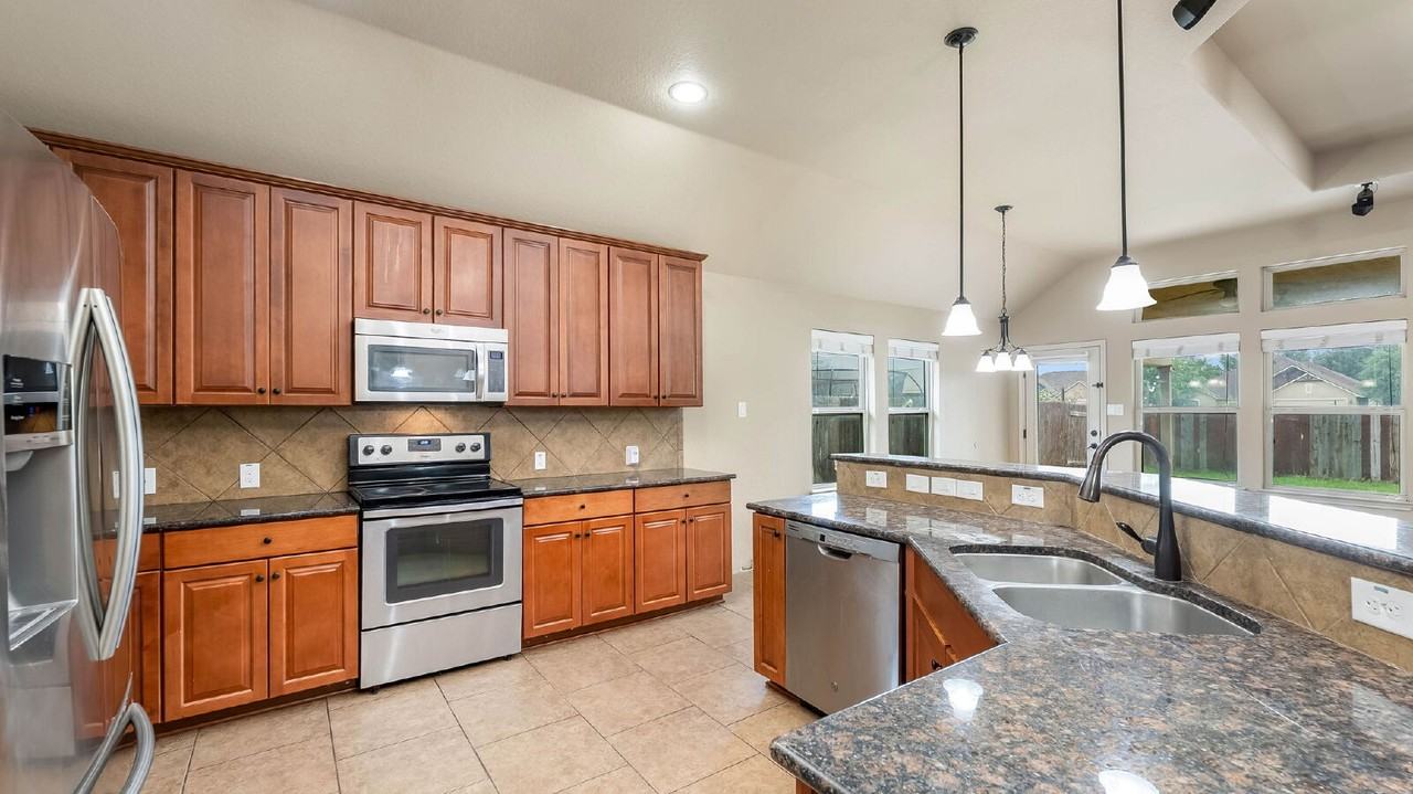 15606 Fox Ln - Photo 6 of 22