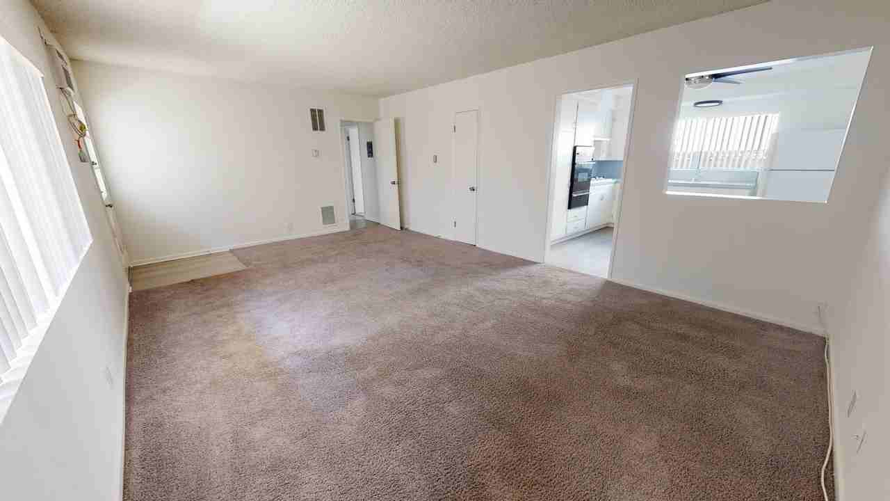 2266 Del Mar - Photo 4 of 10
