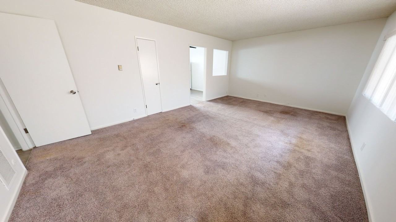 2266 Del Mar - Photo 5 of 10