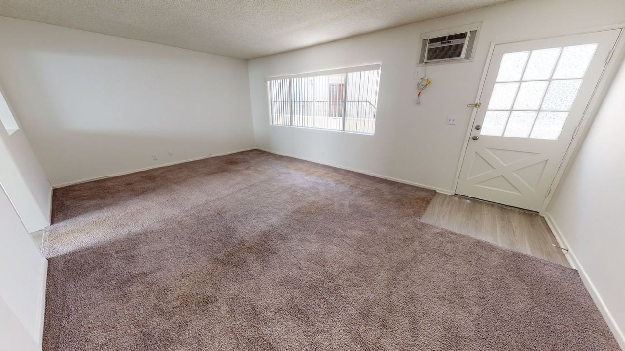 2266 Del Mar - Photo 6 of 10