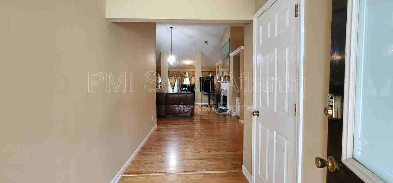 4284 Cedar Lake Cv - Photo 3 of 50