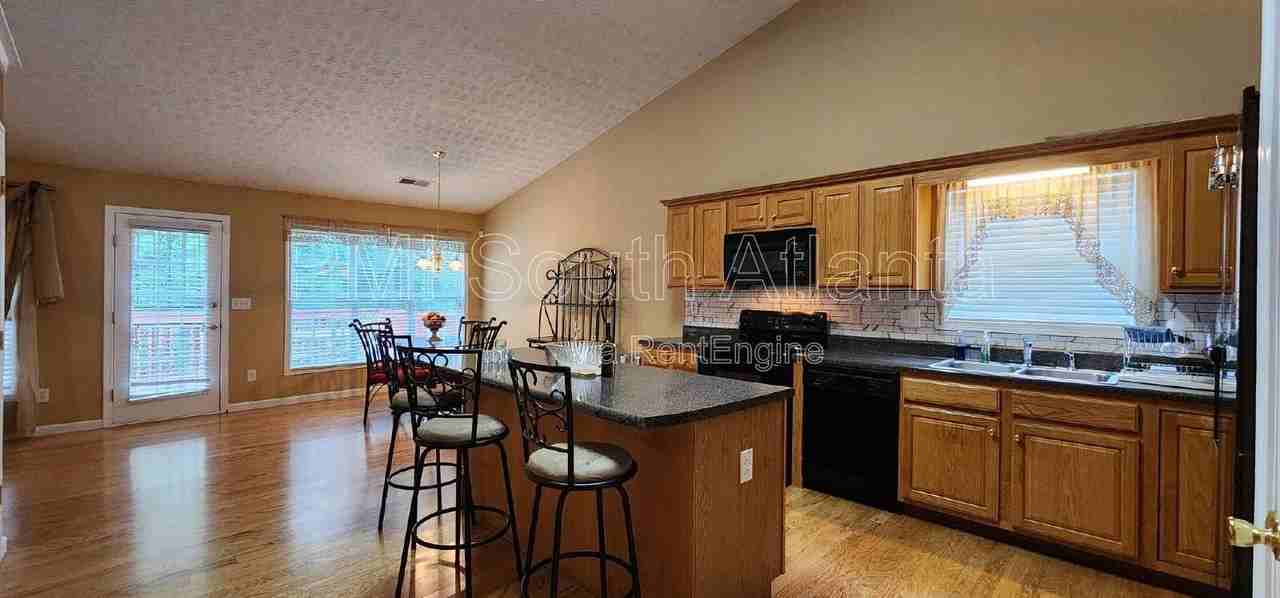 4284 Cedar Lake Cv - Photo 6 of 50