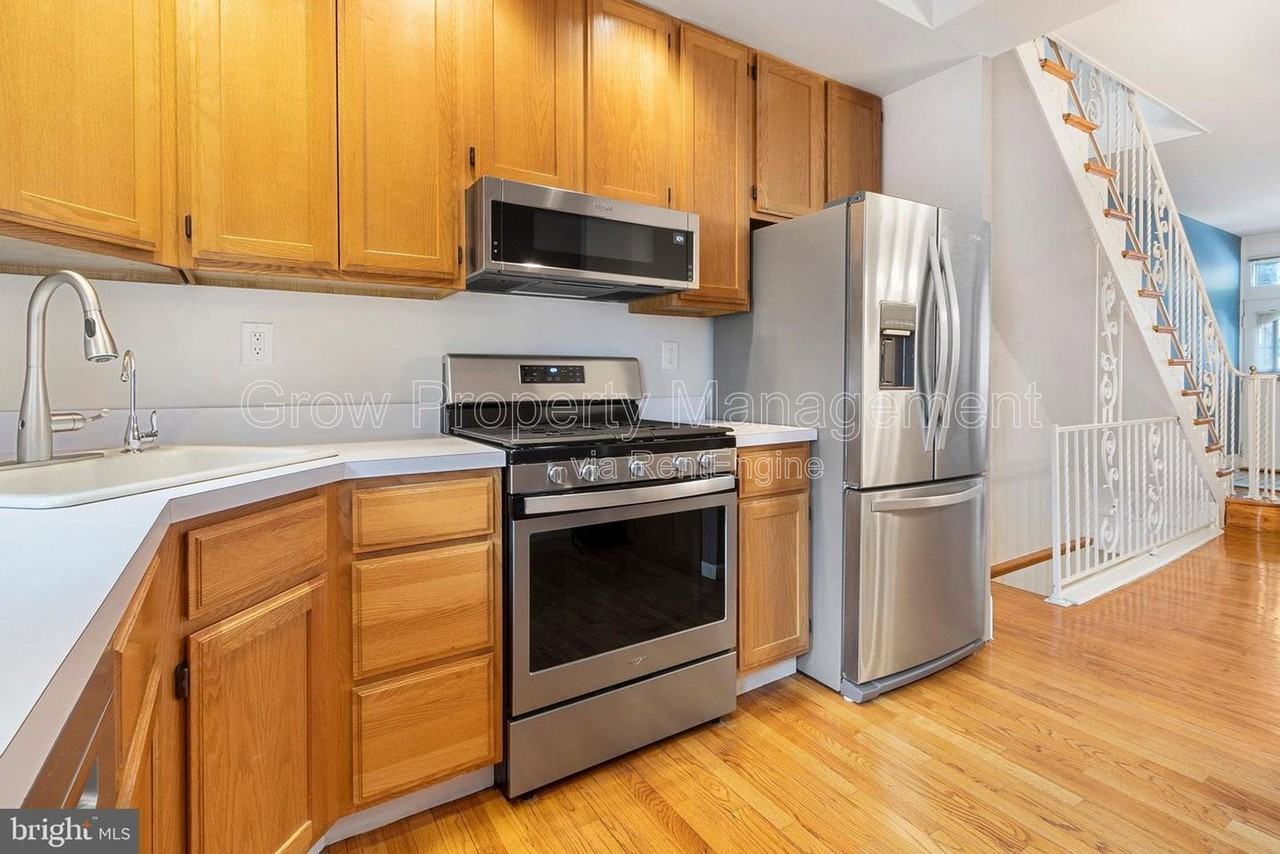 755 S 10th St - Photo 2 of 22