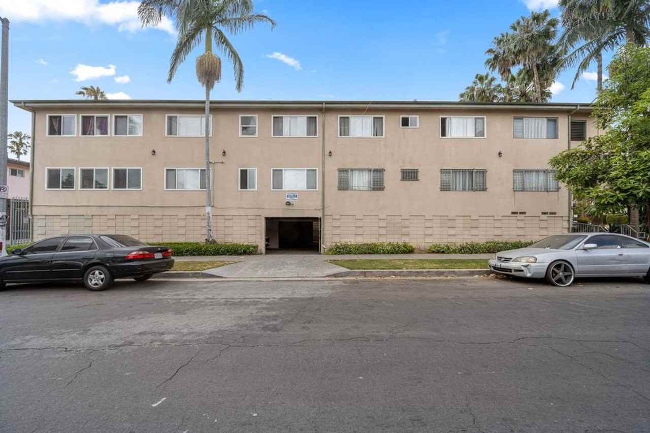 3838 Gibraltar Ave - Photo 3 of 33