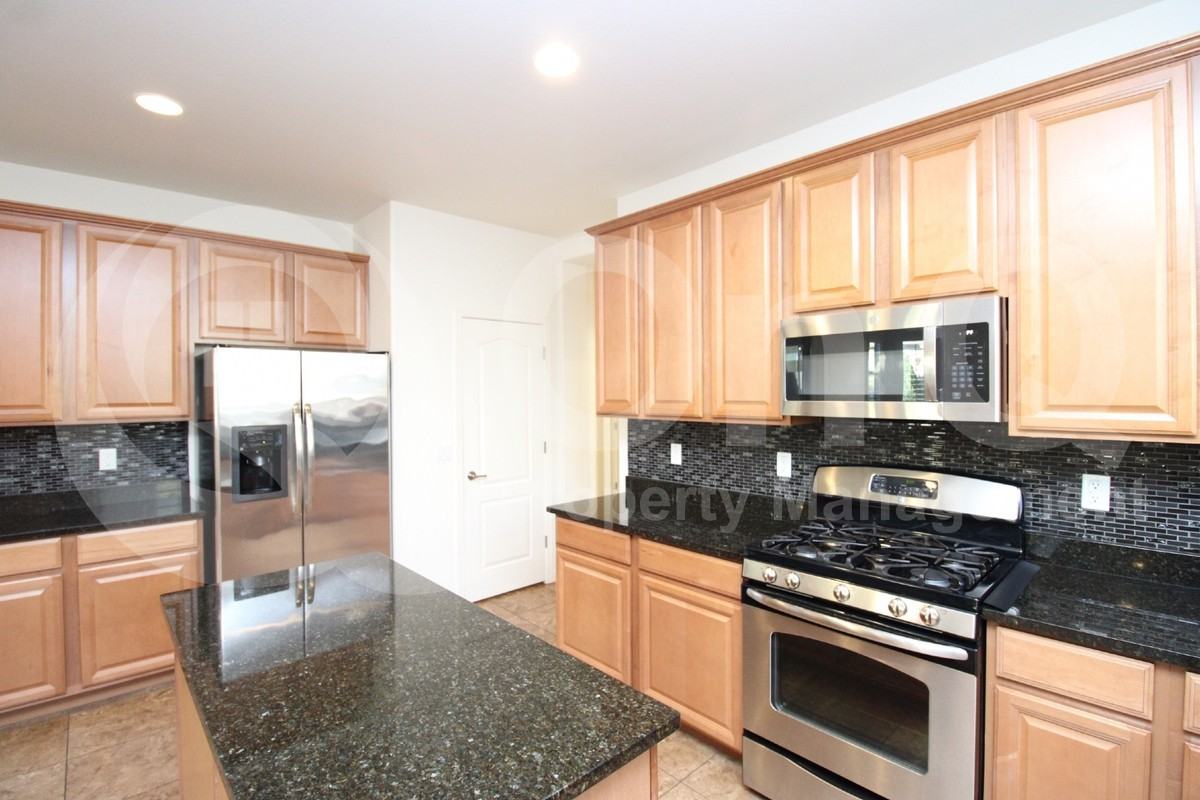 4535 S Ellesmere St - Photo 3 of 25