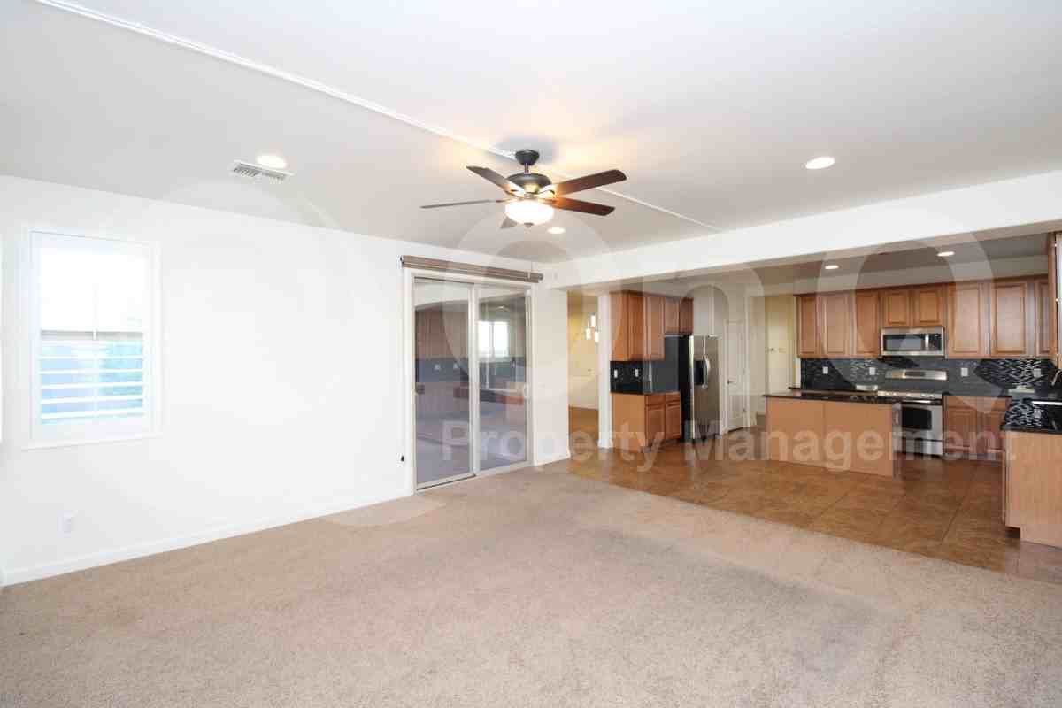 4535 S Ellesmere St - Photo 5 of 25
