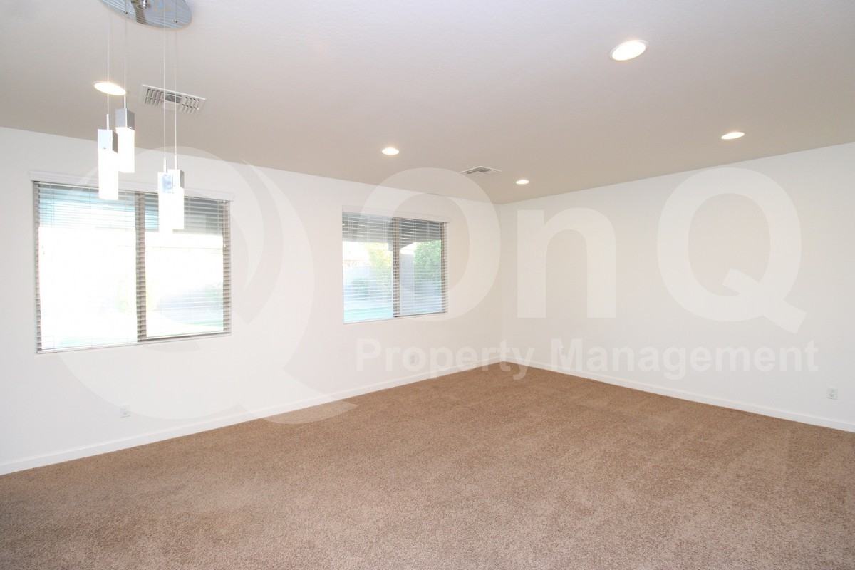 4535 S Ellesmere St - Photo 6 of 25