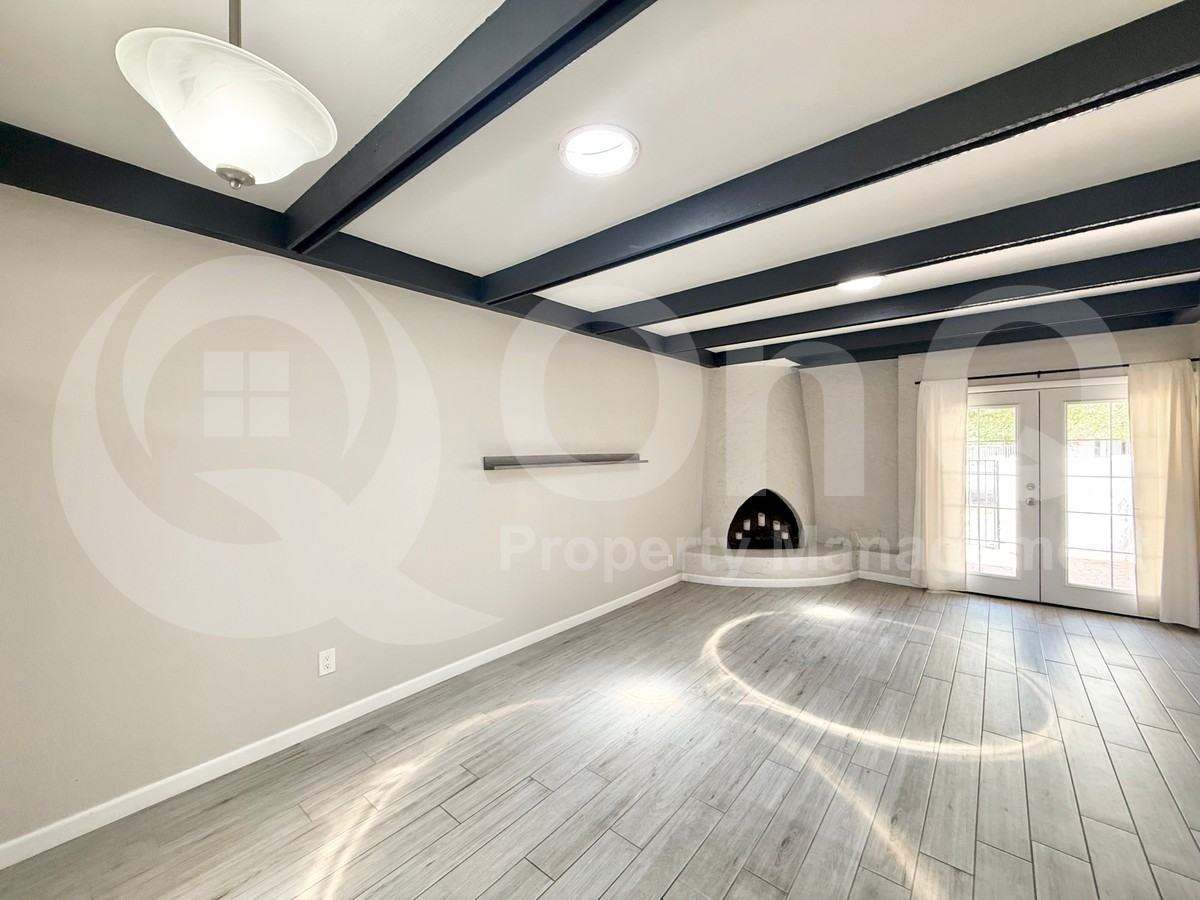 3211 S College Ave - Photo 4 of 17