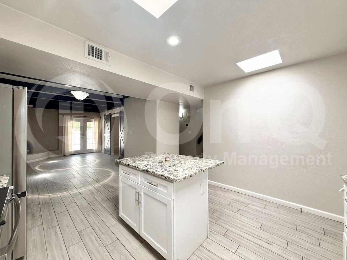 3211 S College Ave - Photo 2 of 17