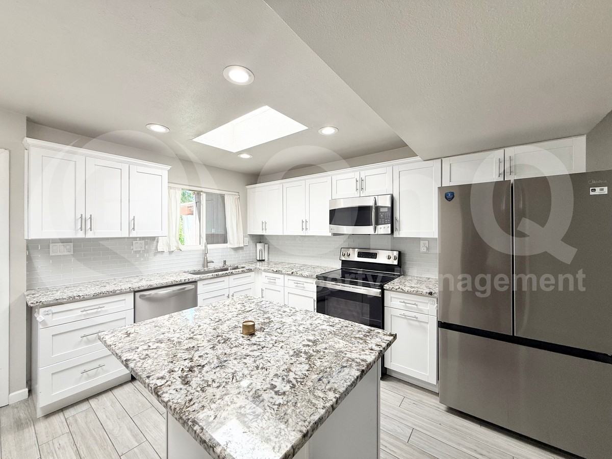 3211 S College Ave - Photo 5 of 17