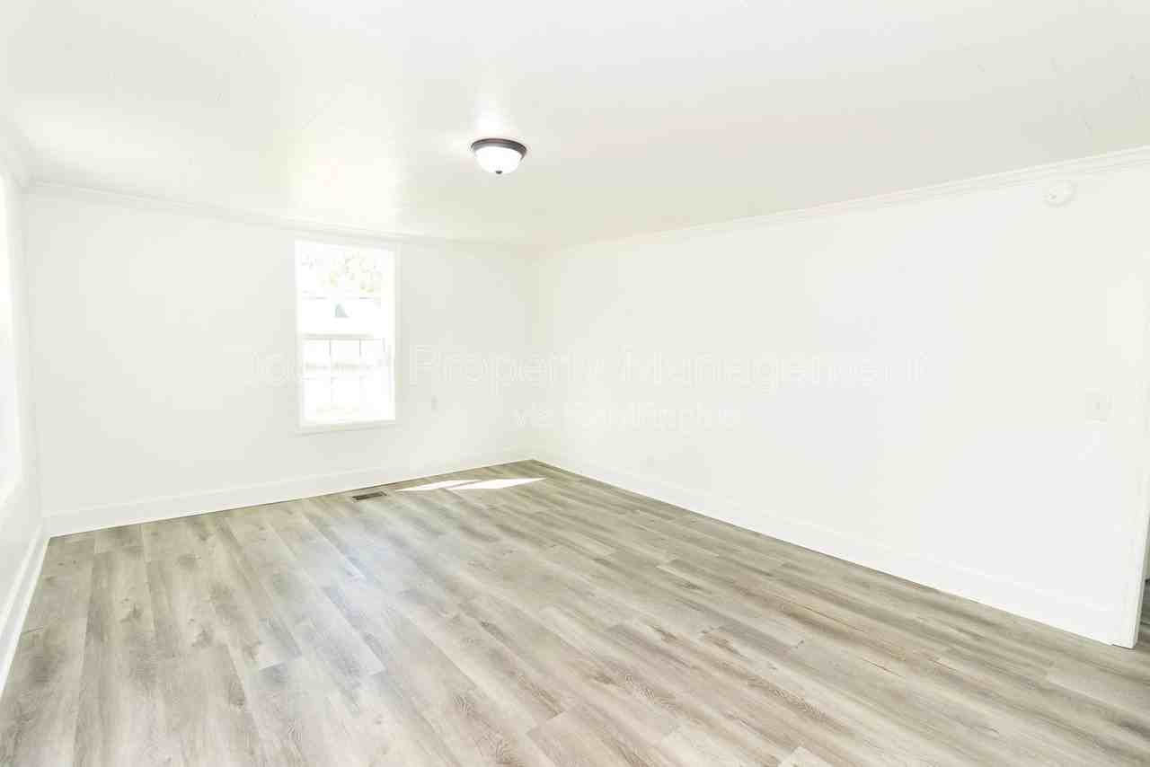 108 Suggs St - Photo 4 of 18