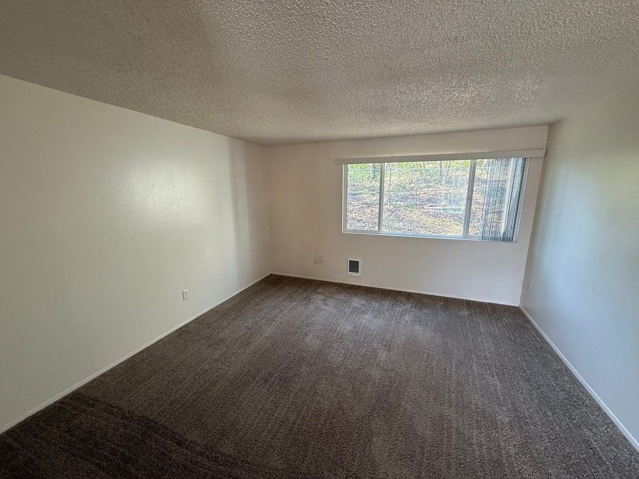 215 Senate St Nw - Photo 4 of 12