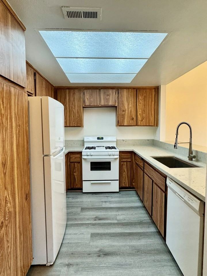 12050 226th St - Photo 5 of 29