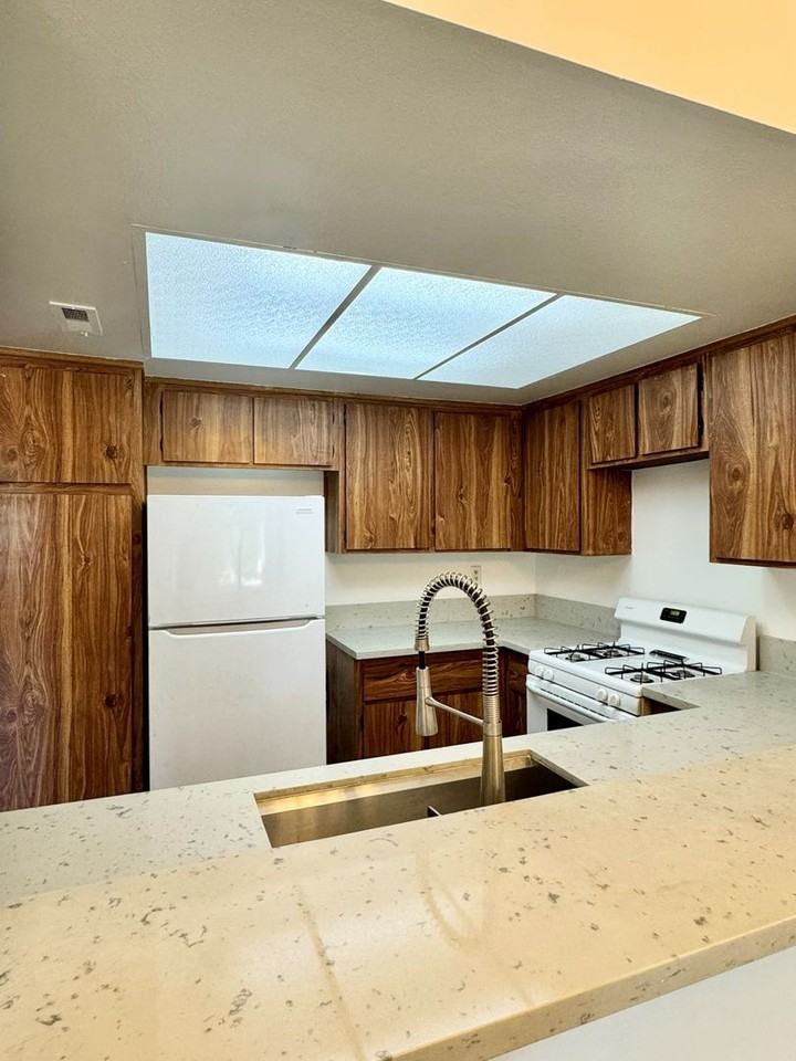 12050 226th St - Photo 6 of 29