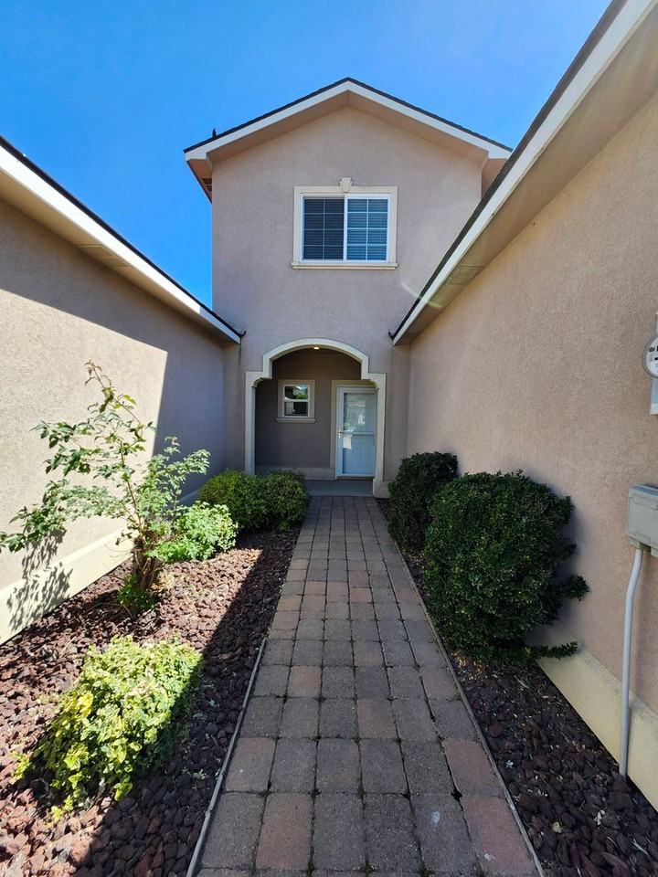 9904 Mia Ln - Photo 2 of 33