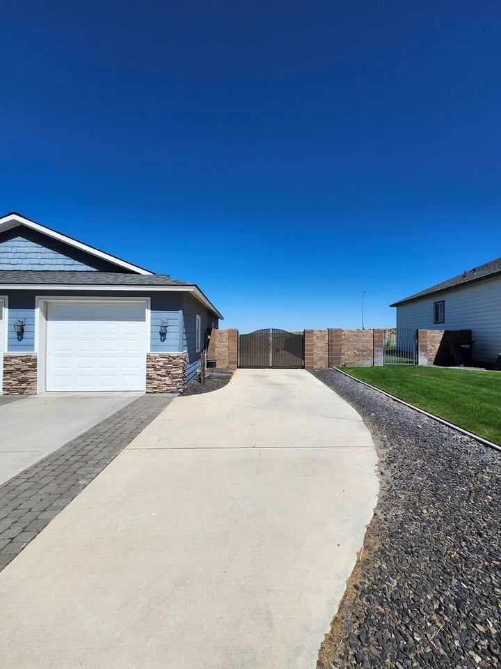 3511 Hovley Ln - Photo 2 of 25