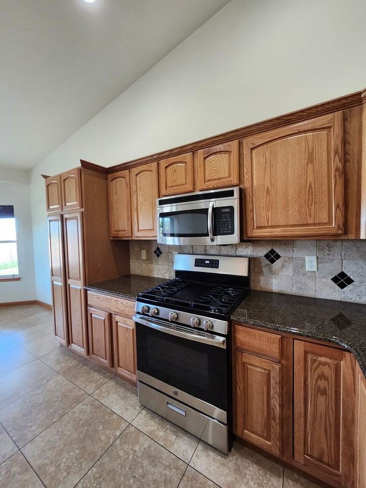 3511 Hovley Ln - Photo 7 of 25