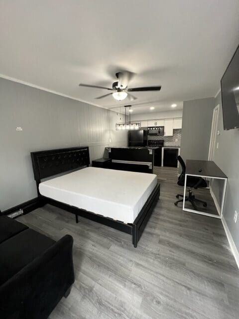 401 Smith St Apt B13 - Photo 3 of 12