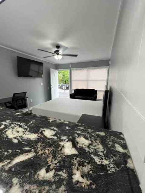 401 Smith St Apt B13 - Photo 4 of 12