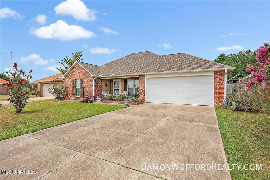 172 Cedar Spring Cir - Photo 2 of 22