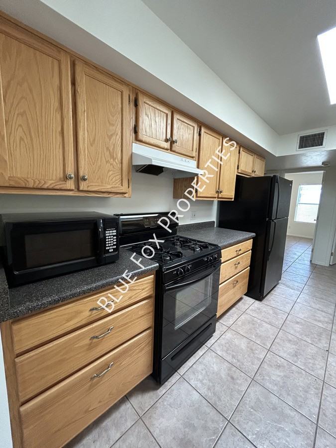 2201 N Sparkman Blvd #2 - Photo 7 of 19